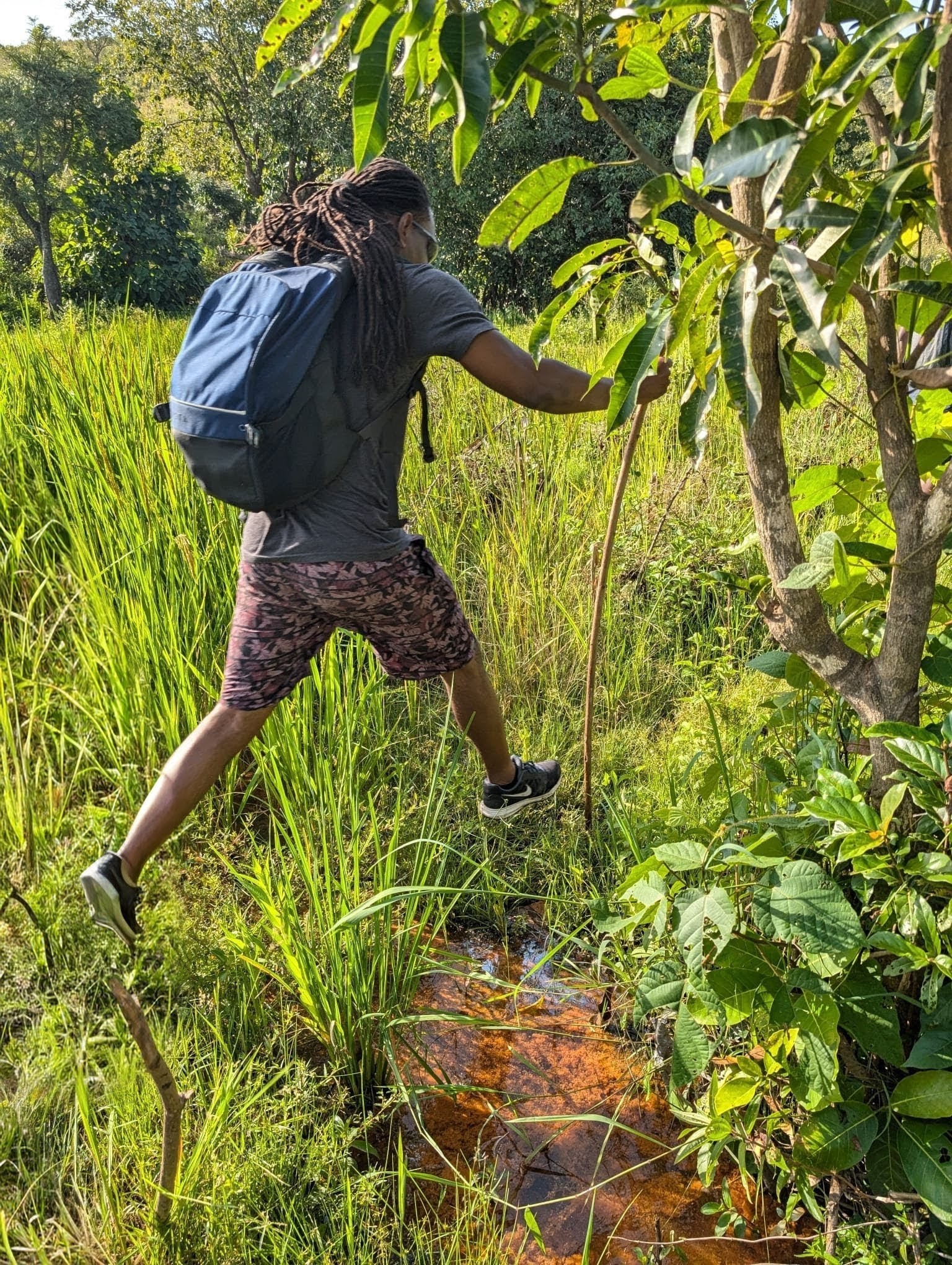 Portrait d'une femme dans le village